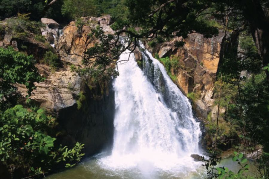 duwili-ella-falls-sri-lanka-experiential-journey